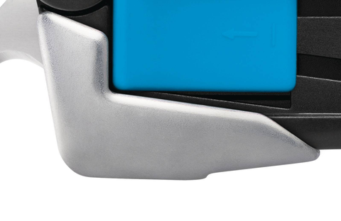 Con il SECUPRO MAXISAFE non dovete evitare il contatto con il materiale. Al contrario: grazie al tappo di metallo nella fessura per la lama resiste anche alle sollecitazioni più forti.
