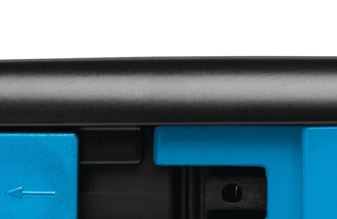 L'inserto di plastica del coltello di sicurezza si inserisce in un'impugnatura in alluminio. La struttura stabile rende questo coltello molto durevole e ideale per i tagli molto frequenti.