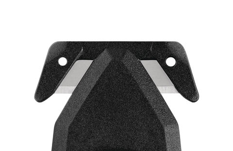 La tête de lame offre deux fonctionnalités : couper et percer. Pour percer aisément (par ex. dans du carton et du film plastique), vous pouvez vous servir des pointes de part et d'autre du tranchant, et pour les bandes adhésives des angles aplatis situés sur la partie supérieure de la tête.