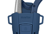 When used in sensitive sectors, such as the food industry, disruptions from contamination must be avoided. The plastic of the knife and holster is therefore metal detectable. Both products are also easy to clean.