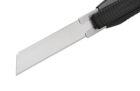 A „hosszú” itt nem túlzás: a penge akár 7,8 cm-re is kitolható. A SECUBASE 383 modellel ennek köszönhetően könnyedén vágható többek között 4-rétegű karton, zsákok, papírcsíkok és -tekercsek, habszivacs és hungarocelltáblák.