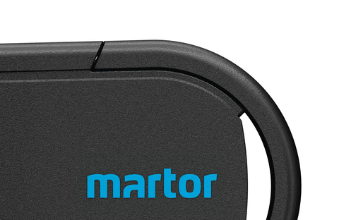The end of the handle is rounded so that it doesn't press into your hand. The grooves on the slide and in the front handle area also make your work easier. And the integrated blade magazine is comfortable too.