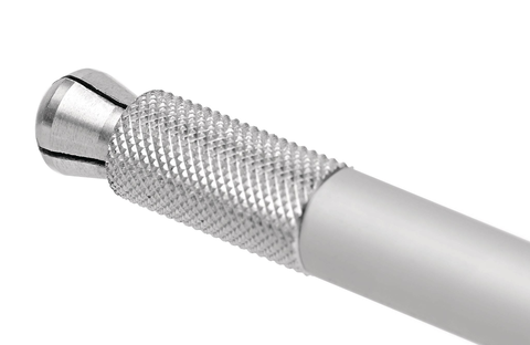 Changing blades is so easy, that you only need to remember the following: turn open the knurled nut and release the blade holder. Take out the blade, put in the new one, done.