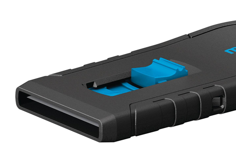 You don't just release the blade with the slide but also pull it back into the handle. It remains tight and safe there - so that you can transport your cutting tool without any problems.