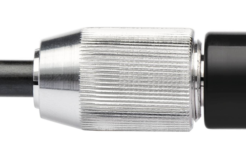 Op onze kwaliteit kunt u rekenen. De stabiele greep mondt uit in een kartelmoer die exact passend de stangvormige meshouder in zich opneemt.