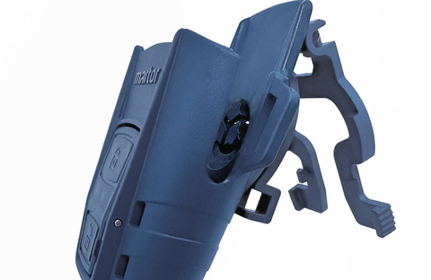 Fasten the HOLSTER 610 XDR to your belt or trouser pocket using the clip. Or you can use the optional holder to mount it at your workplace. The holster and knife feature eyelets for secure fastening.