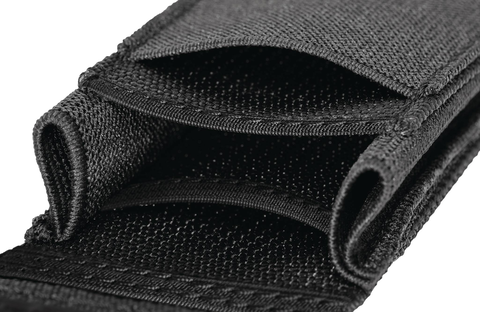 With the MARTOR BELT HOLSTER you will always discover new storage options. A compartment here, a slot there - all designed so precisely to ensure the contents are kept as firmly as necessary while offering you maximum flexibility.