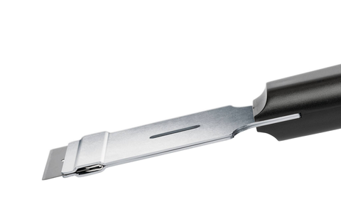 The SCRAPEX ARGENTAX is very suitable for flat scraping angles.  So you can depend on your scraper even in difficult situations.