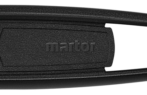 MARTOR 专注于可持续发展。SECUMAX 148 为首款 MARTOR 一次性刀具，其专门使用了玻璃纤维增强回收塑料。成品的轻质重量也印证了其集约的材料使用。