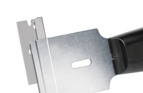 And that completely without a tool: you just have to push the blade to the side and take it out.